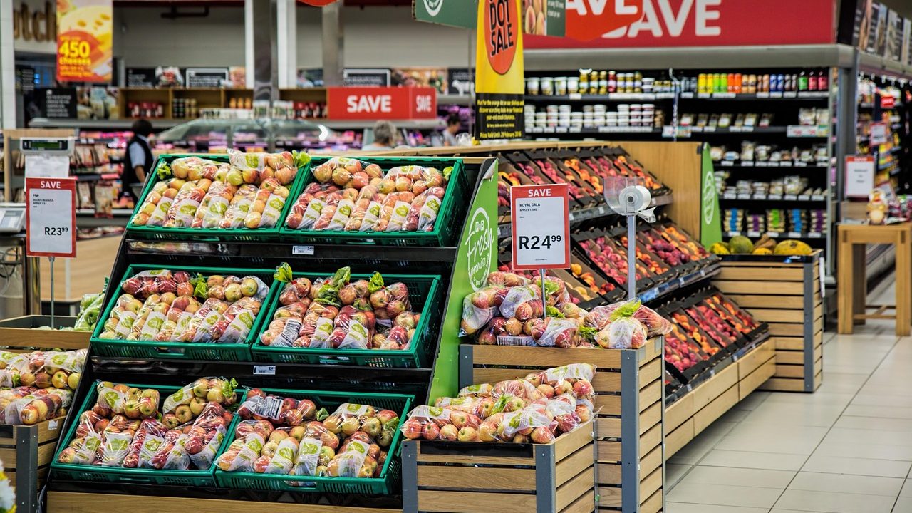 Dolarul se întărește după decizia Fed, cu efecte posibile asupra inflației din România