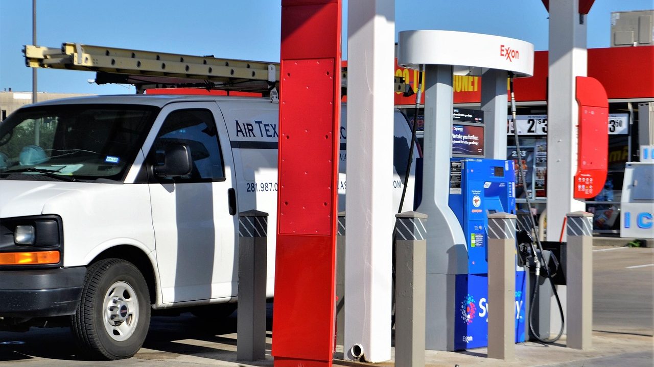 Criza carburanților se adâncește în Rusia: tot mai multe benzinării rămân fără marfă