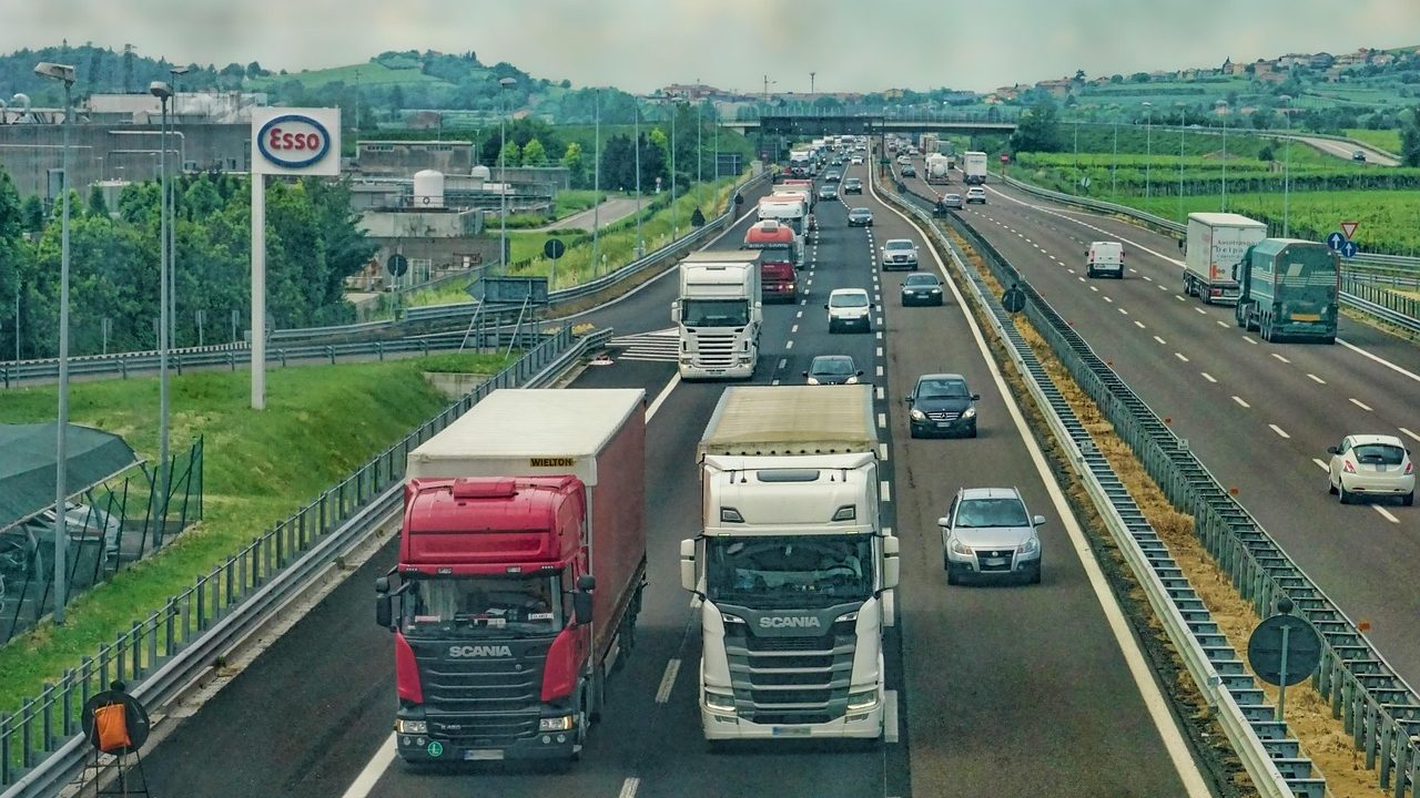 Uber, obligat să despăgubească familia unei tinere moarte pe autostradă după ce a fost dată jos din mașină