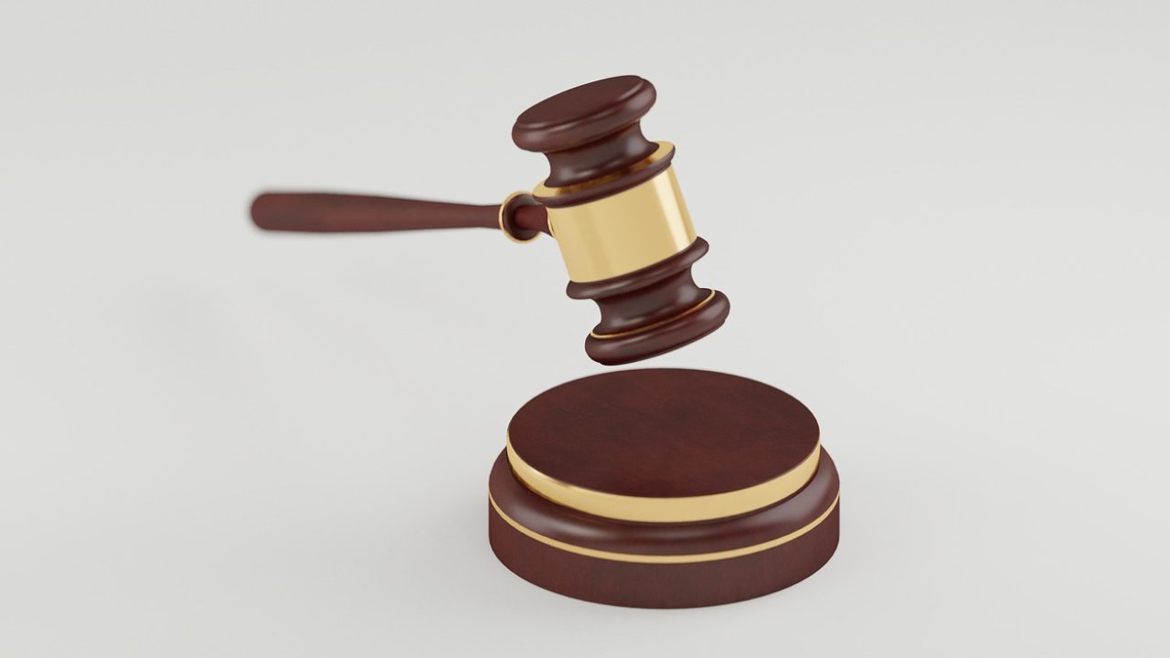 Marile companii de inteligență artificială, acuzate în justiție că ar fi complotat pentru a frâna dezvoltarea tehnologiei