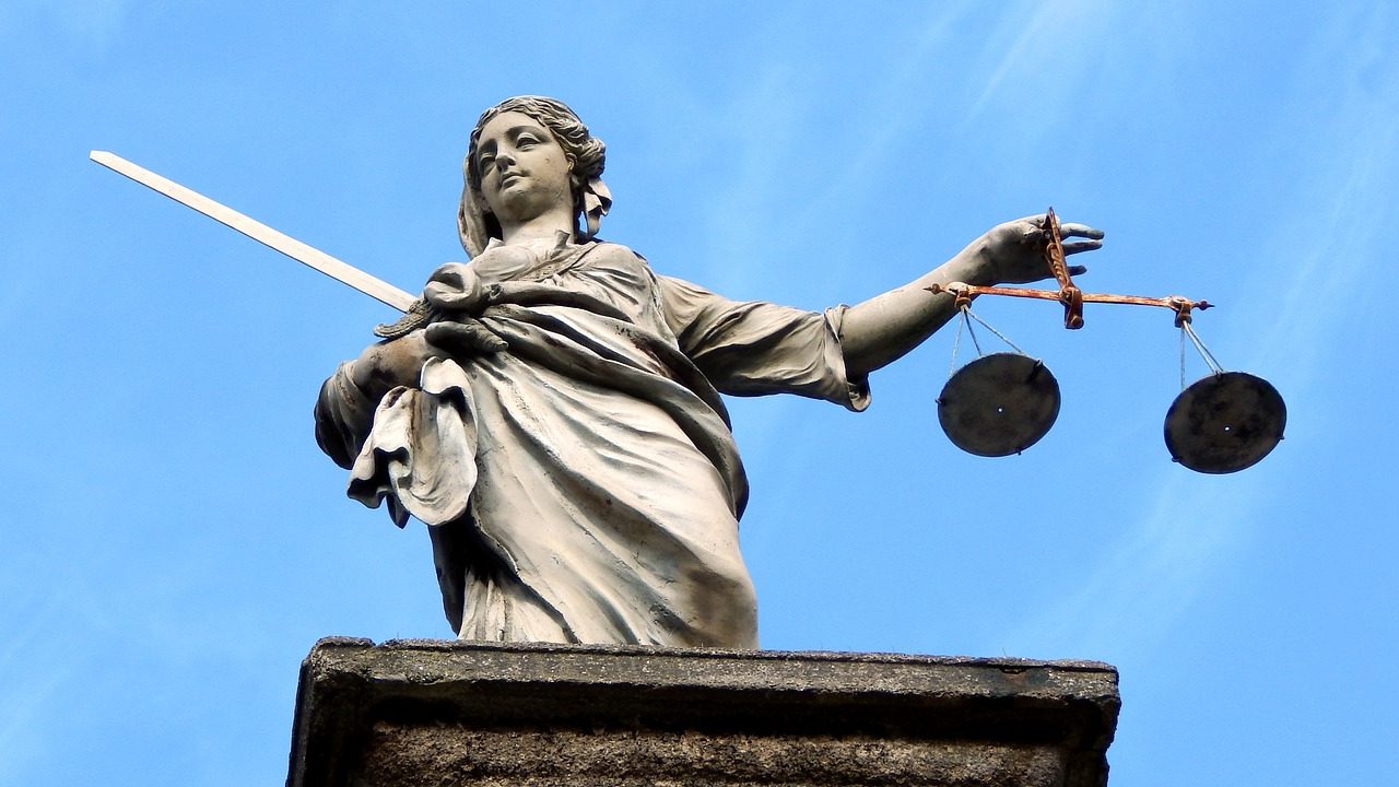 Fostul mare antrenor Cornel Dinu, obligat să-și scoată vila din Sinaia la vânzare din cauza unui litigiu cu un fost prieten